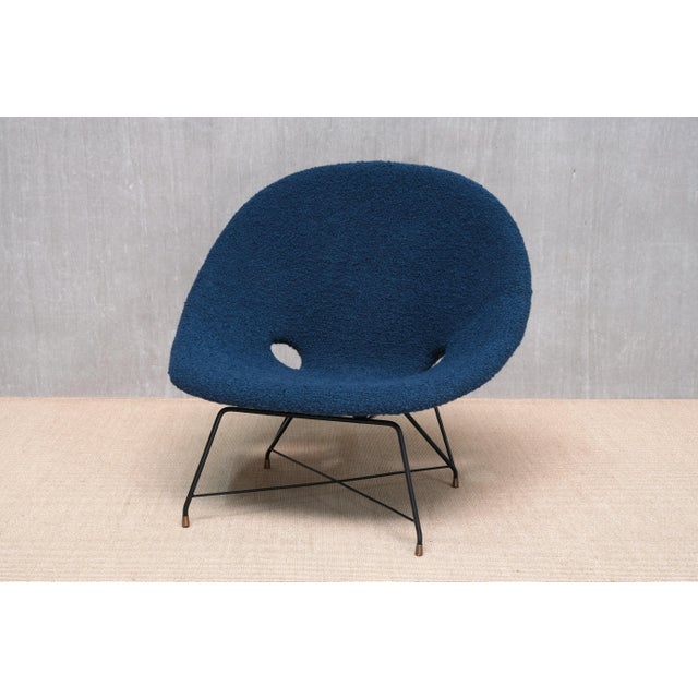 This rare Kosmos lounge chair was designed by Augusto Bozzi and manufactured by Saporiti, Italy in the mid 1950s. The...