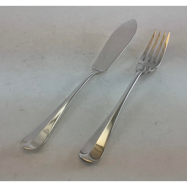 1980s Silver Plate Set of 12 Pair Fish Eaters, Fish Forks & Fish Knives, Rattail - 24 pcs For Sale In New York - Image 6 of 13