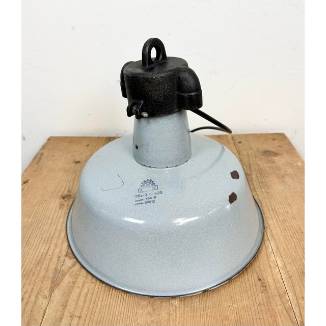 Industrial Grey Enamel Factory Lamp with Cast Iron Top, 1960s For Sale - Image 10 of 14
