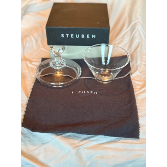 An exquisite example of American luxury crystal by Steuben, celebrated for its exceptional clarity, refined craftsmanship,...