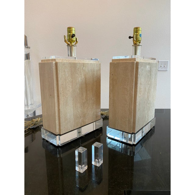 Sculptural Pair of Travertine & Lucite Table Lamps — Geometric Postmodern Italian Design For Sale - Image 10 of 10