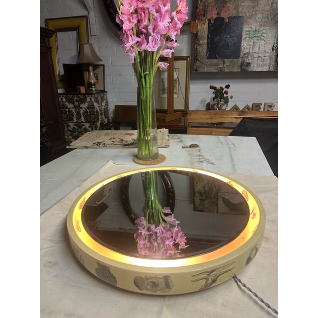 This Italian mirror from the 1960s is crafted in lacquered wood by Italian artist and designer Piero Fornasetti. The...