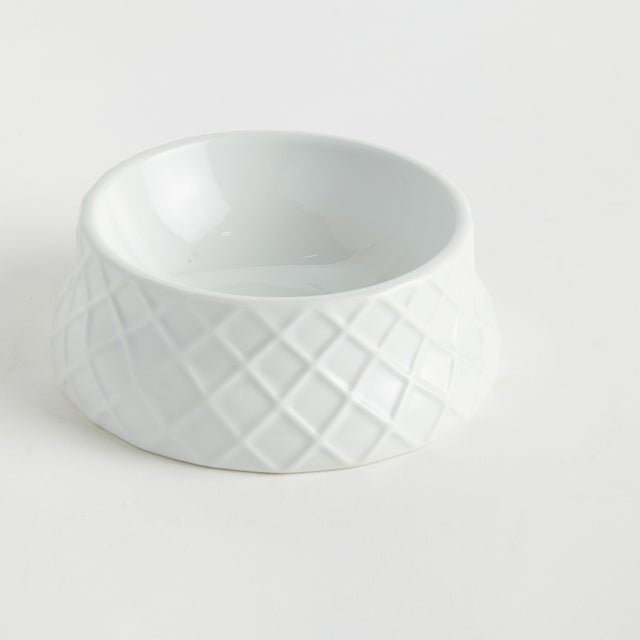 We think your pet is deserving of the very finest things. This traditional porcelain dog bowl in a trellis motif is the...