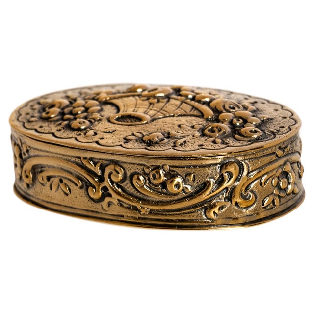 Late 19th Century Antique German Sterling Gilt Silver Floral Engraved Repousse Snuff Pill Box 1880 For Sale - Image 5 of 12