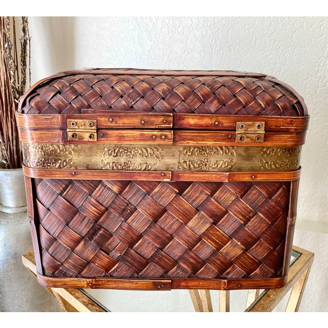 Late 20th-Century Handwoven Tabletop Rattan & Bamboo Wood Storage Box For Sale - Image 4 of 13