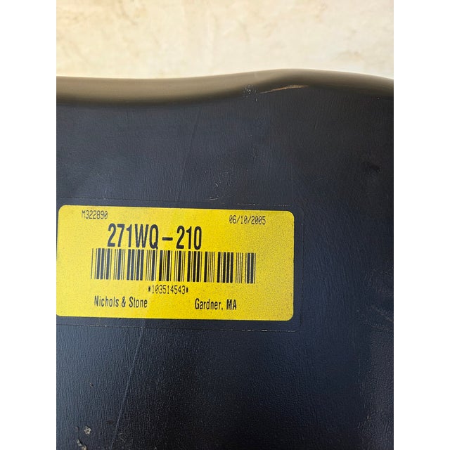 1990s 2 Nichols & Stone Windsor Side Chairs Bow Back Saddle Seat Distressed Country For Sale - Image 18 of 18