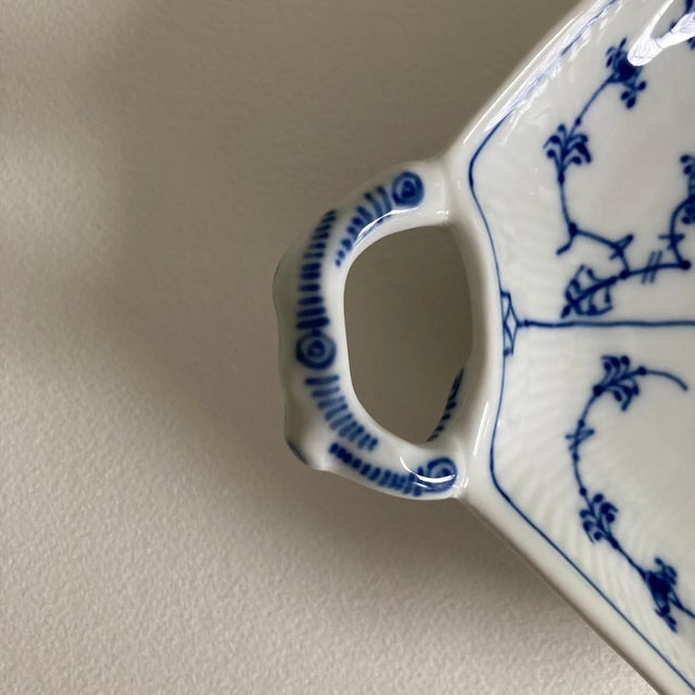 Blue Royal Copenhagen Ceramic Leaf Dish - Blue Fluted Half Lace Border (No Trim) Pattern – 20th Century - 9" For Sale - Image 8 of 10