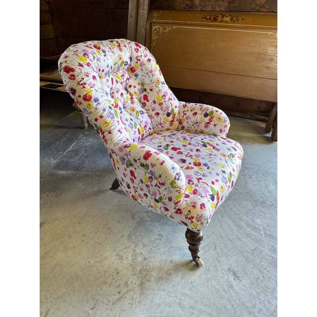 Add an unforgettable pop of maximalist elegance to your interior with this exceptional 19th-century French antique club...