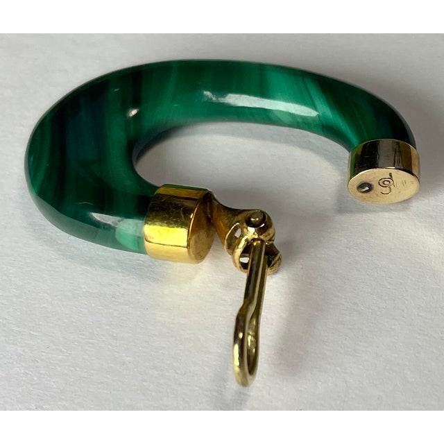 1970s Malachite and 14k Yellow Gold Elongated Hoop Earrings, a Pair - For Sale - Image 4 of 8