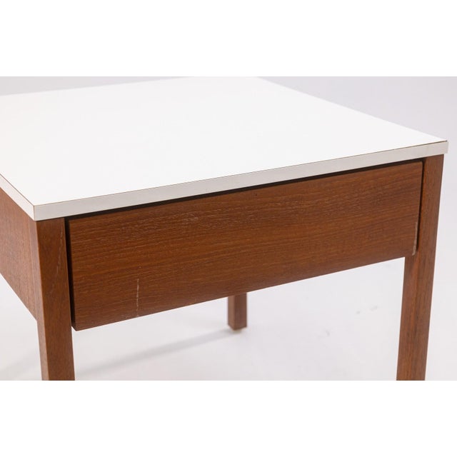 Knoll Pair of Florence Knoll for Knoll Walnut & White Laminate Vintage Side End Tables For Sale - Image 4 of 9