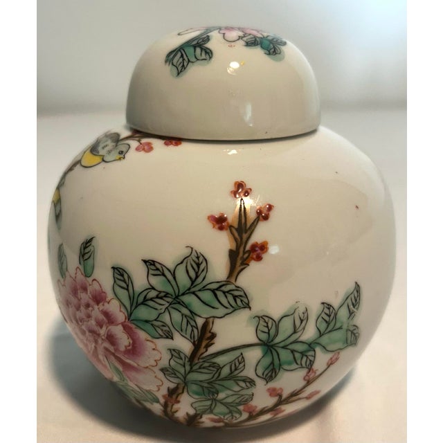 White Mid Century Modern Neiman Marcus Porcelain Ginger Jars For Sale - Image 8 of 9