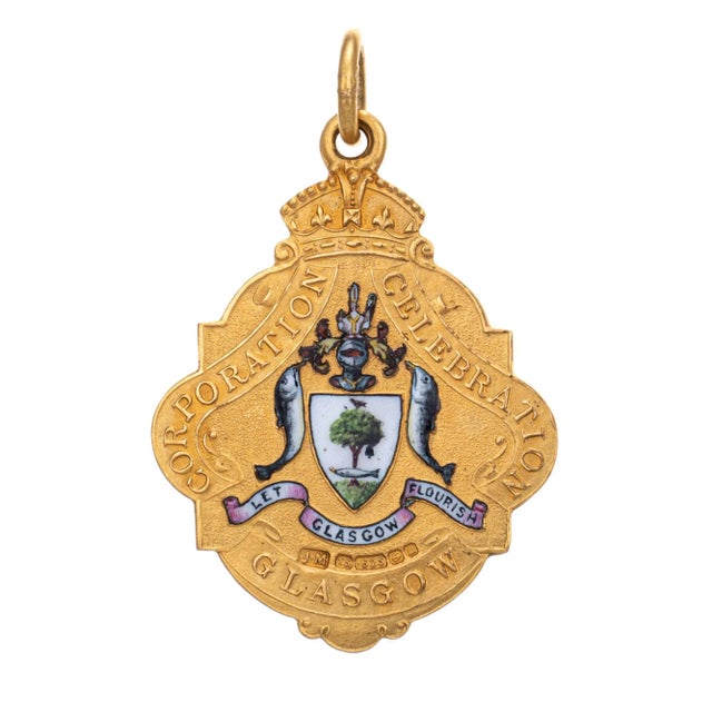 Traditional Early 20th Century Antique Coronation Medallion 15k Gold George V Mary Pendant Enamel Glasgow For Sale - Image 3 of 4