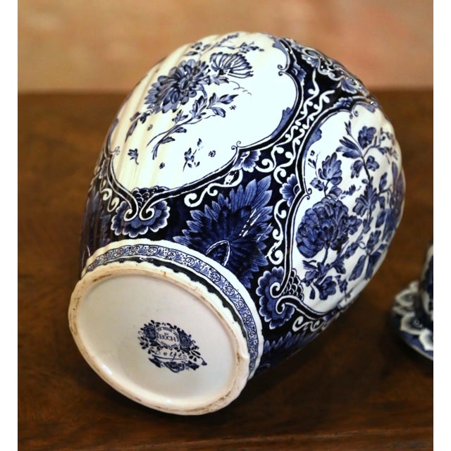 Mid-Century Dutch Delft Blue & White Covered Ginger Jar by Boch For Sale In Dallas - Image 6 of 7