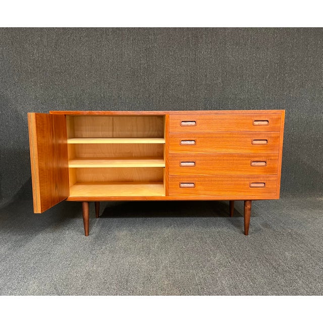 Poul Hundevad 1960s Vintage Mid Century Danish Modern Teak Credenza by Paul Hundevad For Sale - Image 4 of 8