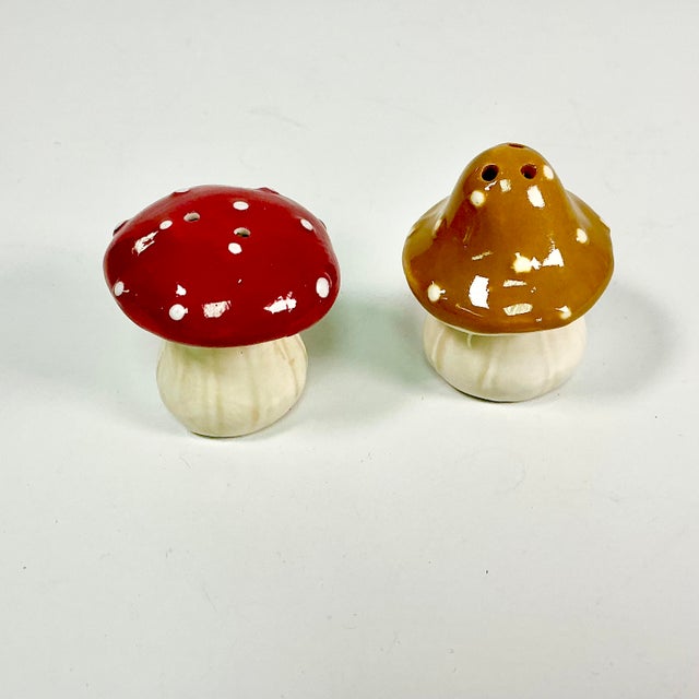 1940s Vintage Boho Chic Hollywood Regency Mushroom Salt & Pepper Shakers - A Pair For Sale - Image 6 of 11