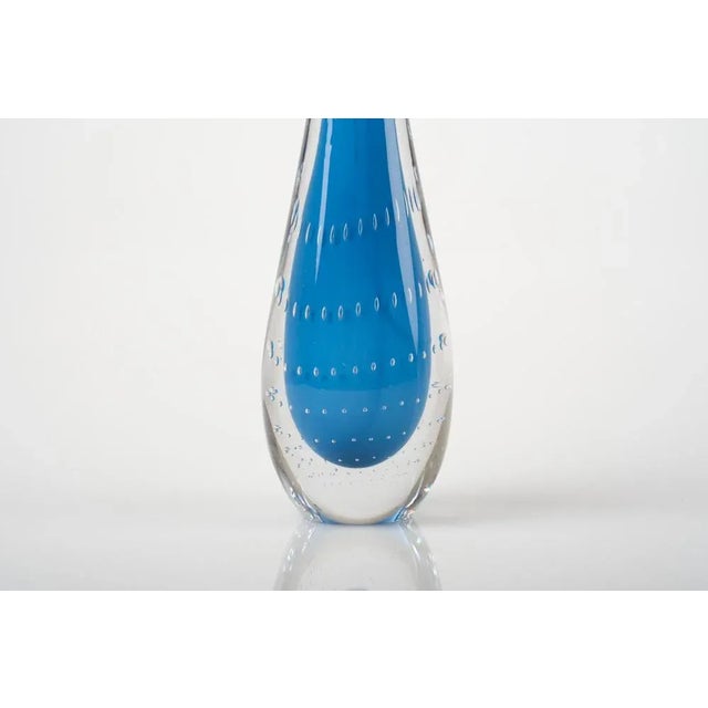 Vicke Lindstrand Swedish Modern Glass Vase by Vicke Lindstrand for Kosta, 1950s For Sale - Image 4 of 9
