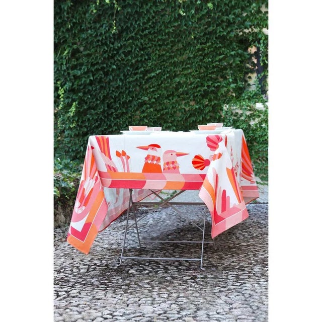 Festive linen in linen and cotton made in France. Adorned with aquatic and animal patterns, this dynamic style tablecloth...