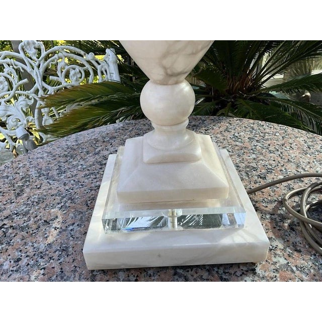 Neo-Classical Italian Alabaster Urn Table Lamp with Acrylic Base, 1970 For Sale - Image 6 of 7