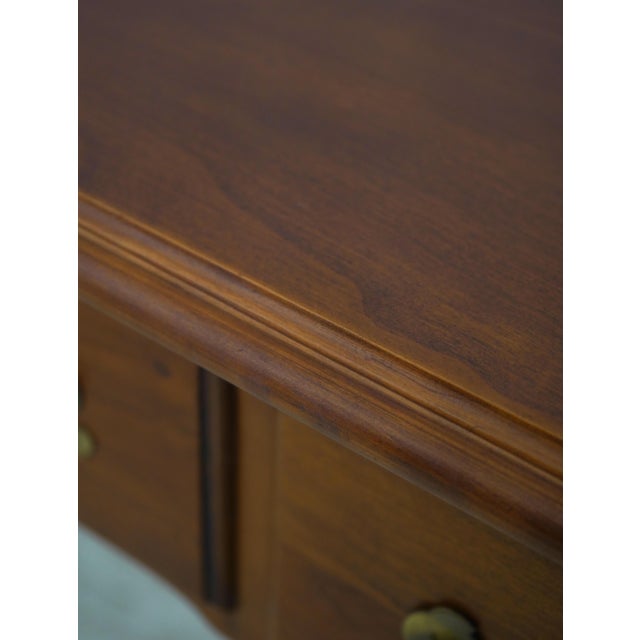 Henkel Harris Queen Anne Cherry Vanity or Desk For Sale - Image 13 of 18