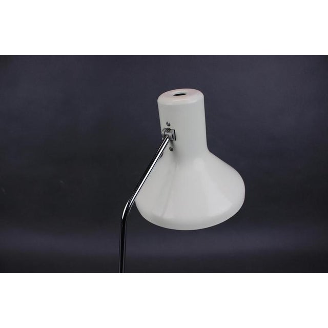 Space Age German Adjustable Desk Lamp in White Metal and Chrome, 1970s For Sale - Image 3 of 11