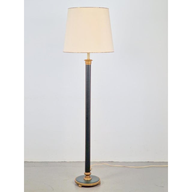 Vintage neoclassic green leather floor lamp gold 1920 This is a neoclassical metal floor lamp covered with green leather....
