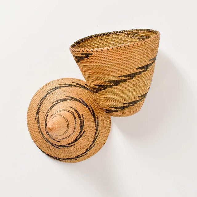 Early 20th Century Tutsi Basket with Lid Rwanda For Sale In Denver - Image 6 of 7