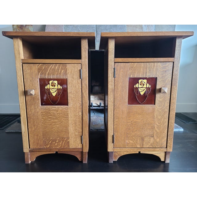 Stickley Style Oak Mission Nightstands (Pair) With Inlaid Gillot & Cie Tile For Sale In Los Angeles - Image 6 of 13