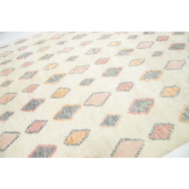 Ivory Organic Modern Moroccan Style Ivory Shaggy Wool Rug With Geometric Pattern For Sale - Image 8 of 9