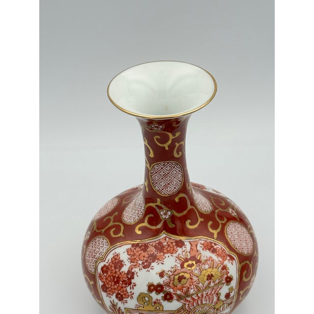 Japanese Vintage Red & Gold Asian‑Style Decorative Porcelain Vase For Sale - Image 3 of 7