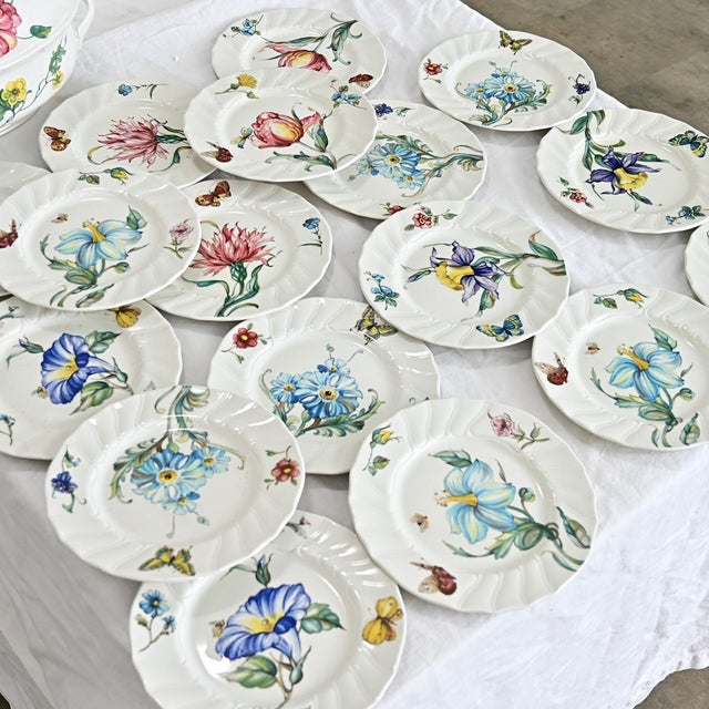 Vintage 28-Piece Set of Villeroy & Boch Porcelain in Bouquet Pattern For Sale - Image 12 of 15
