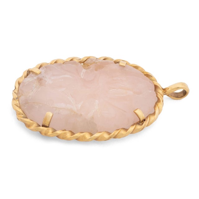 Mid 20th Century Chinese Carved Floral Motif Rose Quartz 14k Yellow Gold Pendant For Sale - Image 5 of 6