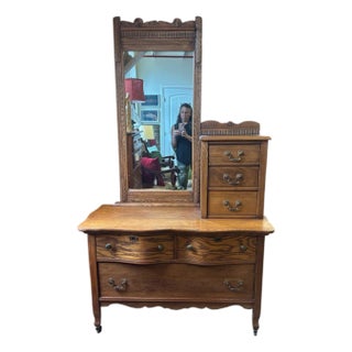 Early 20th Century Oak Gentleman’s Chest of Drawers With Mirror, Removable Valet Chest & Original Hardware For Sale