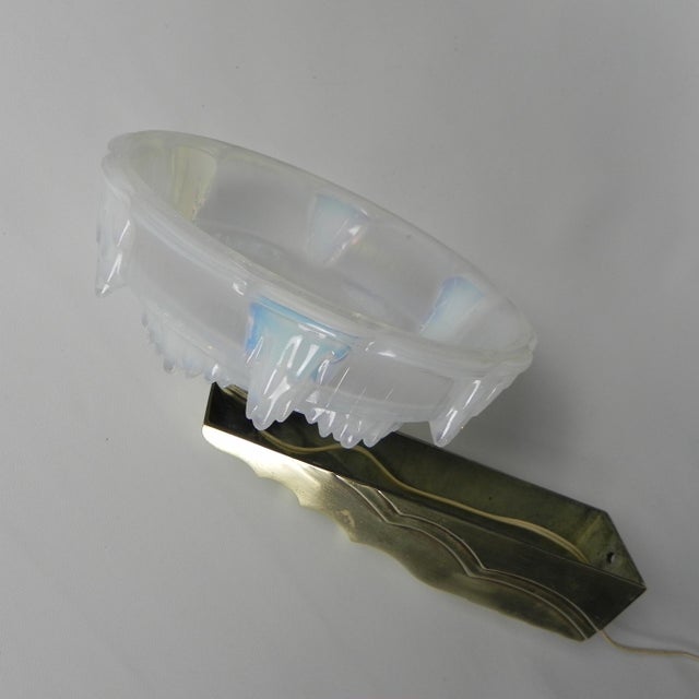 Art Deco Wall Lamp in Opalescent Glass, 1930s For Sale - Image 4 of 18