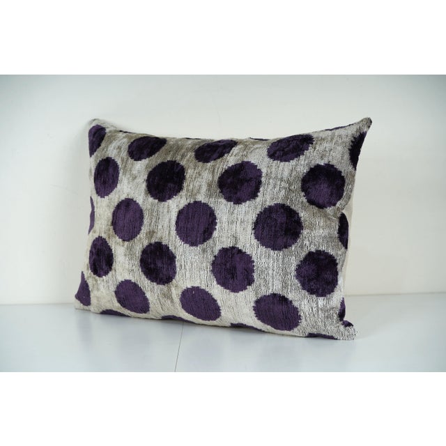 Mid-Century Modern Velvet Ikat Pillow Cover – Purple Polka Dot 16'' X 24'' For Sale - Image 3 of 4