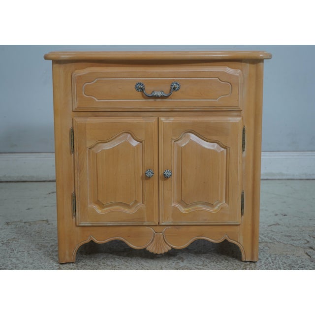 Age: Approx: 20 Years Old Details: Finish no.270 Country French Style Dovetailed Drawer Construction Quality Construction...