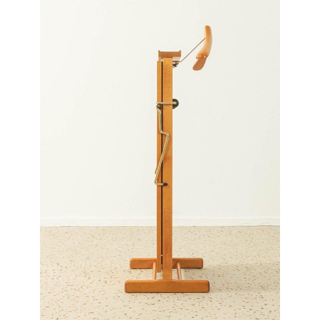 Classic silent servant from the 1960s. High quality frame made of beech with clothes bar, jewelry shelf and hole function....