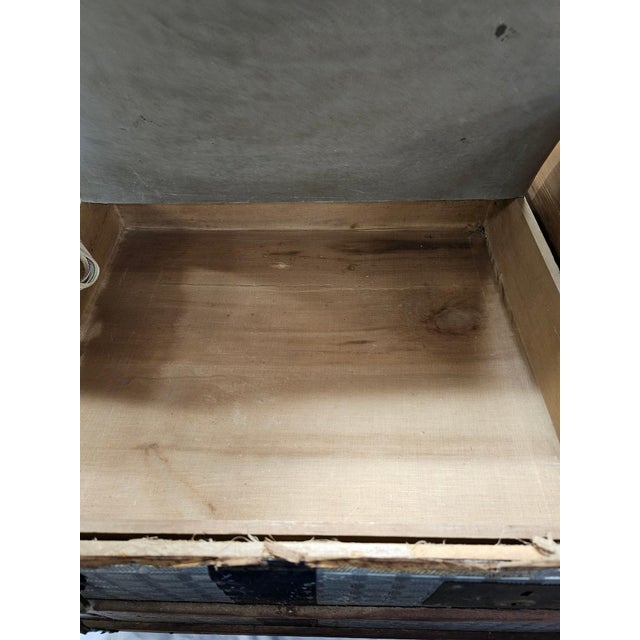 Antique Victorian Saratoga Steamer Trunk With Original Trays and Working Key For Sale - Image 15 of 18