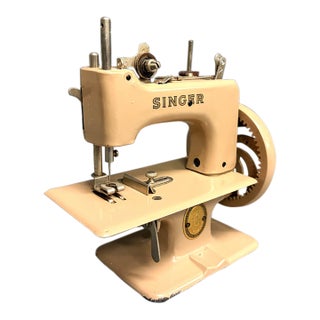 Singer No. 20 Vintage Child's Sewing Machine For Sale