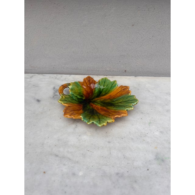 Majolica dish leaf Villeroy & Boch, Circa 1890.
