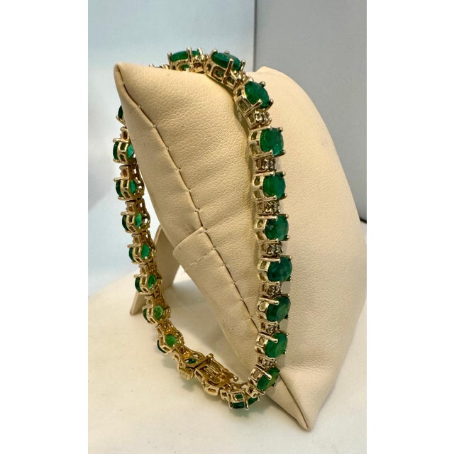 12 Carat Natural Emerald & 1 Carat Diamond Tennis Bracelet 14 Kt Yellow Gold For Sale - Image 12 of 18