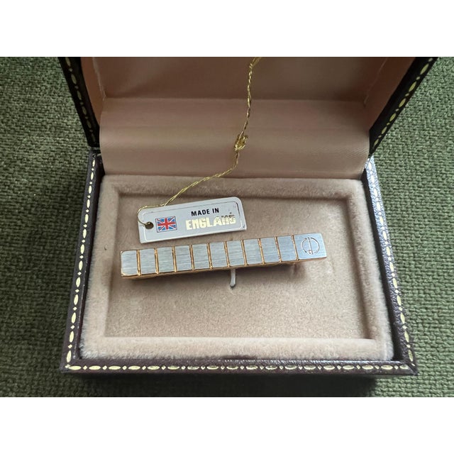 Art Deco Rare Vintage Dunhill Gold Plated Tie Clip With Original Dunhill Case Circa 1960 For Sale - Image 3 of 10