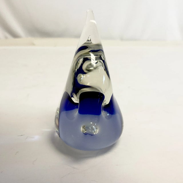 Royal Blue Mid-Century Coastal Boho Chic Italian Murano Style Fish Paperweight. For Sale - Image 8 of 10