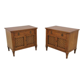Pair Henredon French Louis XVI Walnut Nightstands For Sale