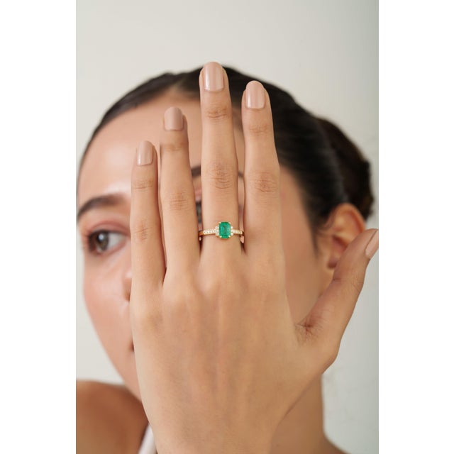 Art Deco VRJewels 14k Gold 1.09ct Emerald Engagement Ring With Diamonds for Her Size 4 For Sale - Image 3 of 18