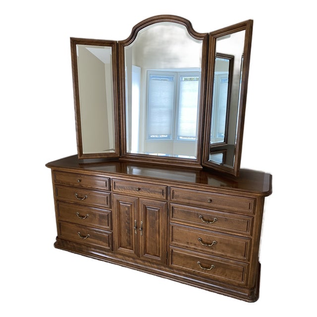 1970s Ethan Allen French Provincial Maple 12-Drawer Bedroom Dresser and Mirror For Sale