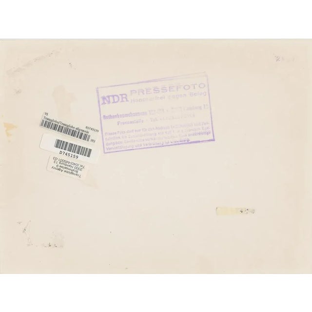 John Lennon and Yoko Ono, 1970s, Black and White Photograph For Sale - Image 4 of 5