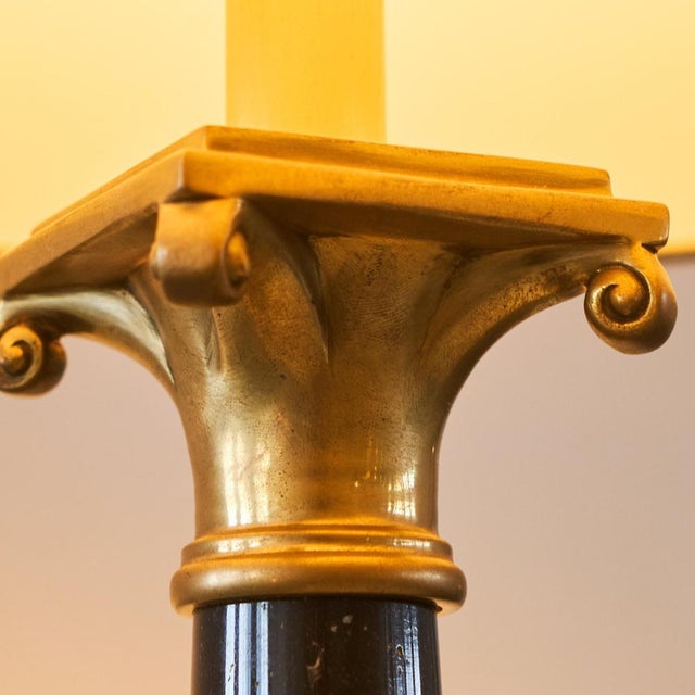 Neoclassical Table Lamp in Marble and Brass, 1970s For Sale - Image 6 of 12