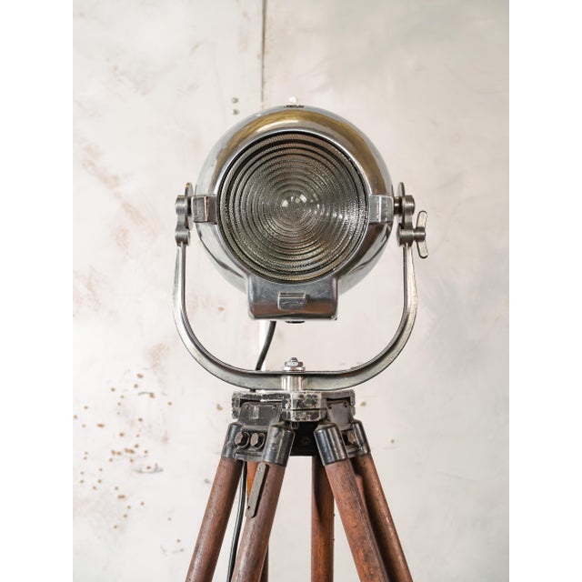 Brown Patt 123 Theater Spotlight on Wooden Tripod Floor Lamp from Strand Electric, 1950s For Sale - Image 8 of 18