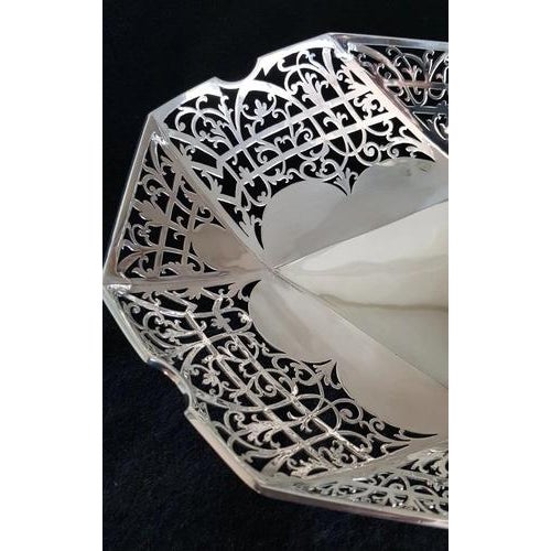 Sterling Silver Fruit Bowl or Cake Dish from Gladwin LTD, Sheffield 1942 For Sale - Image 3 of 18