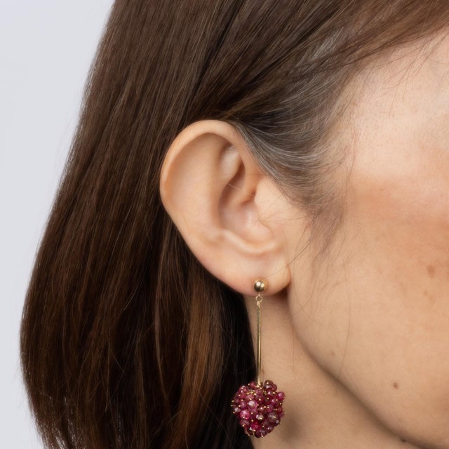Modern Raspberry Drop Earrings Pink Tourmaline Cluster Vintage 14k Yellow Gold 2" Drops For Sale - Image 3 of 4